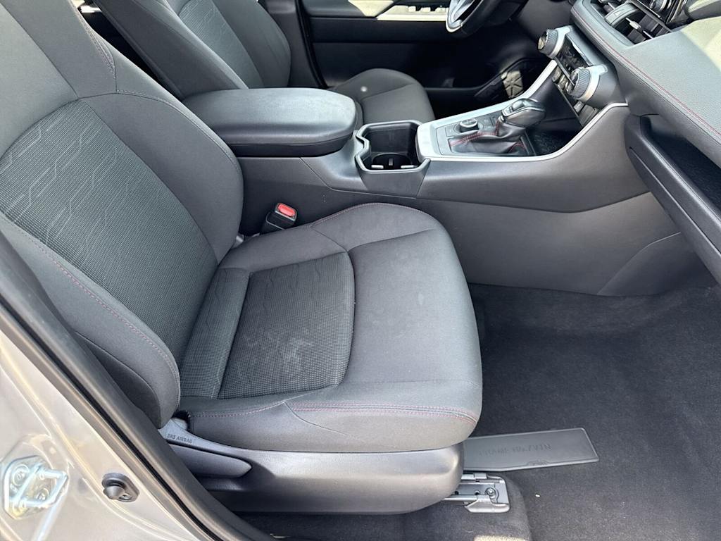 Thumbnail: 2022 Toyota RAV4 - 10