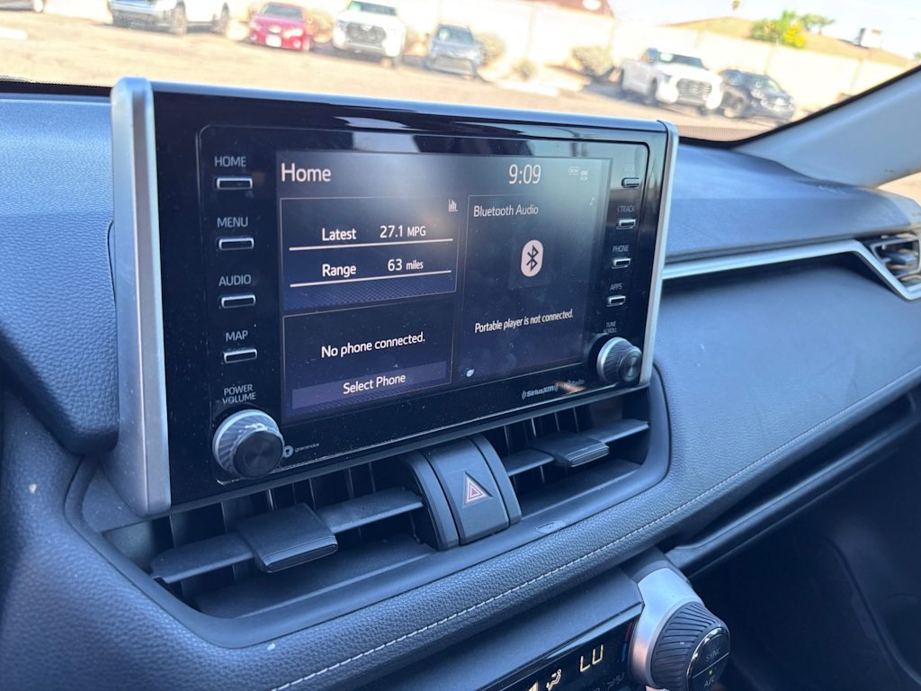 Thumbnail: 2021 Toyota RAV4 - 9