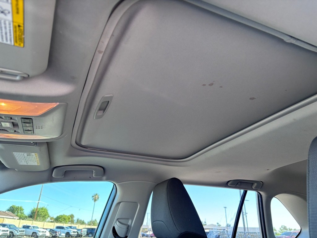 Thumbnail: 2021 Toyota RAV4 - 23
