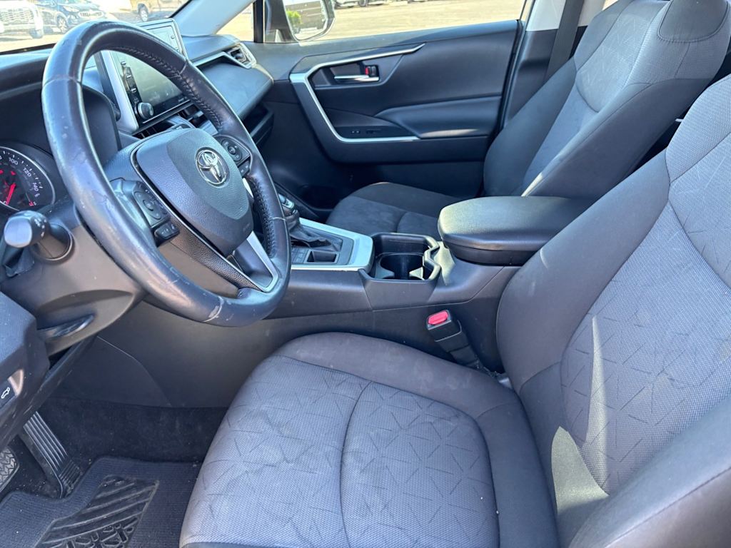 Thumbnail: 2021 Toyota RAV4 - 8