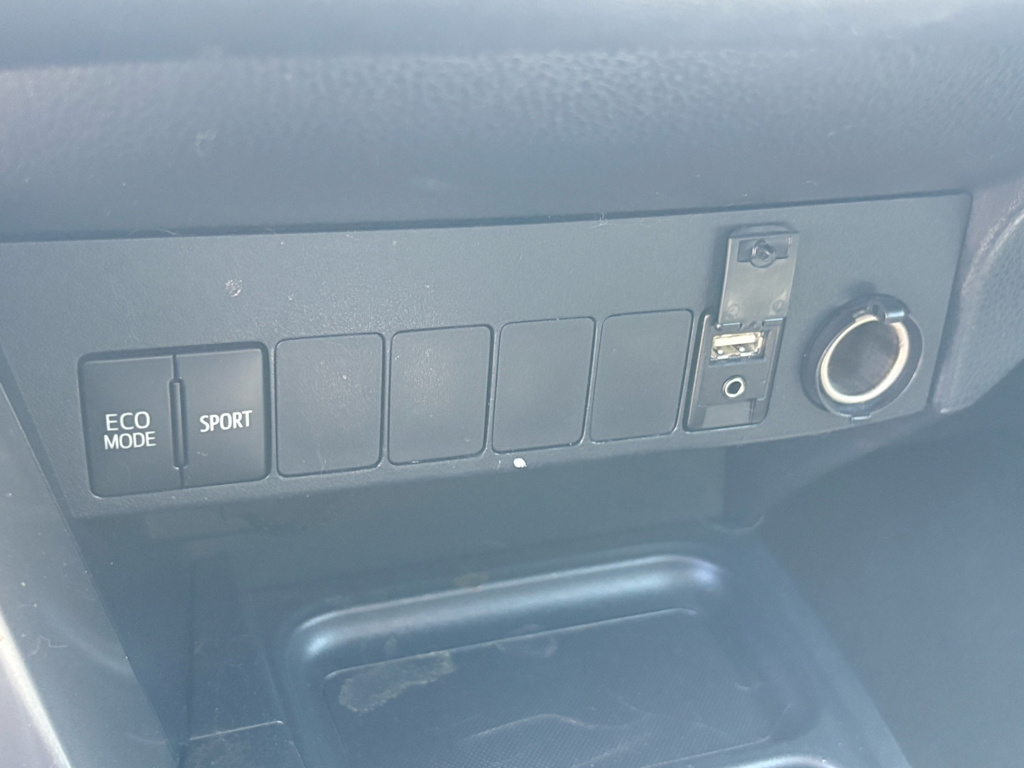 Thumbnail: 2016 Toyota RAV4 - 18