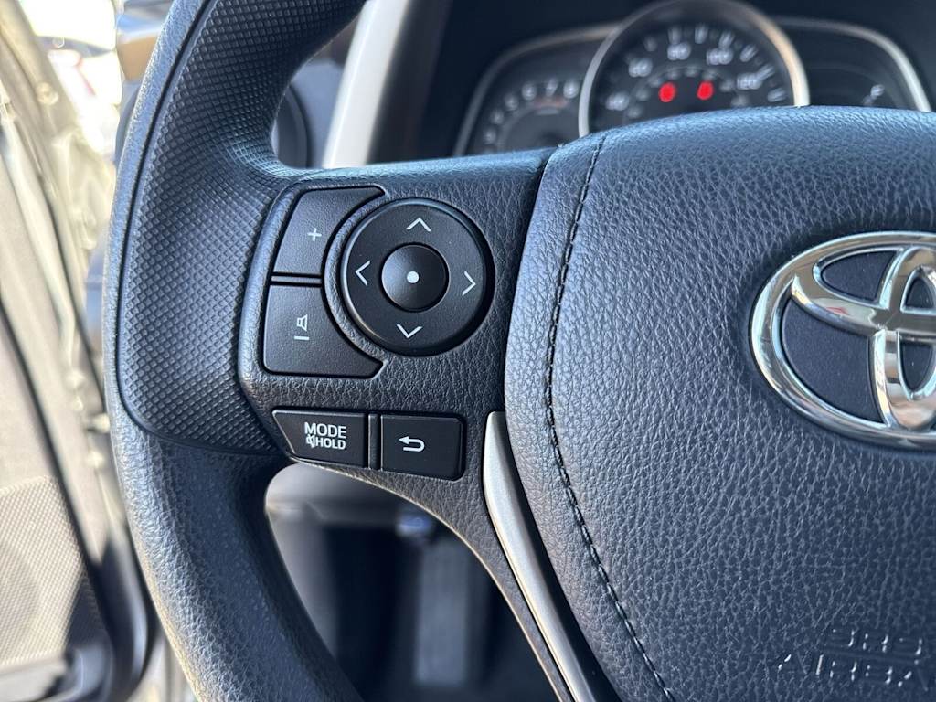 Thumbnail: 2013 Toyota RAV4 - 32