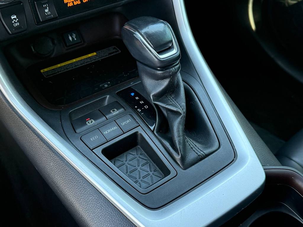 Thumbnail: 2019 Toyota RAV4 - 12