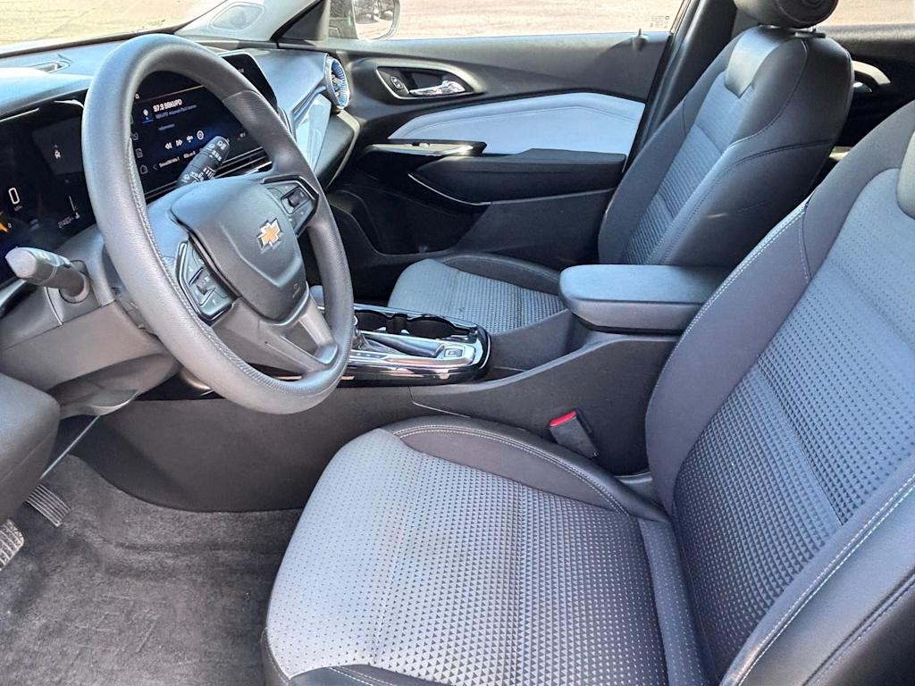 Thumbnail: 2025 Chevrolet Trax - 11