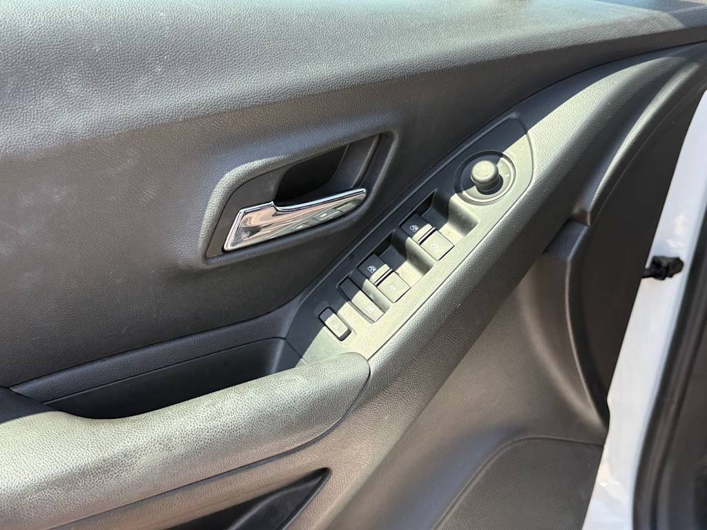Thumbnail: 2020 Chevrolet Trax - 18
