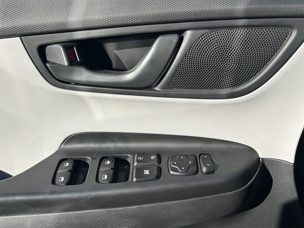 2022 Hyundai Kona SEL 28