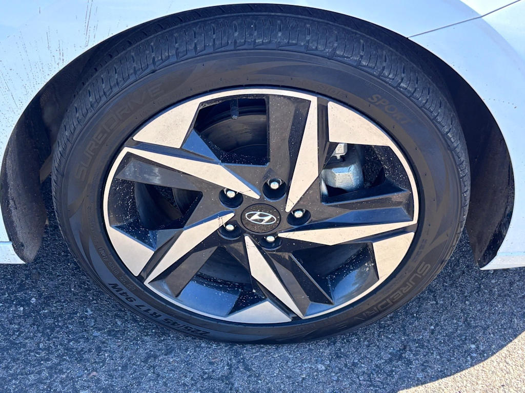 Thumbnail: 2022 Hyundai Elantra - 5