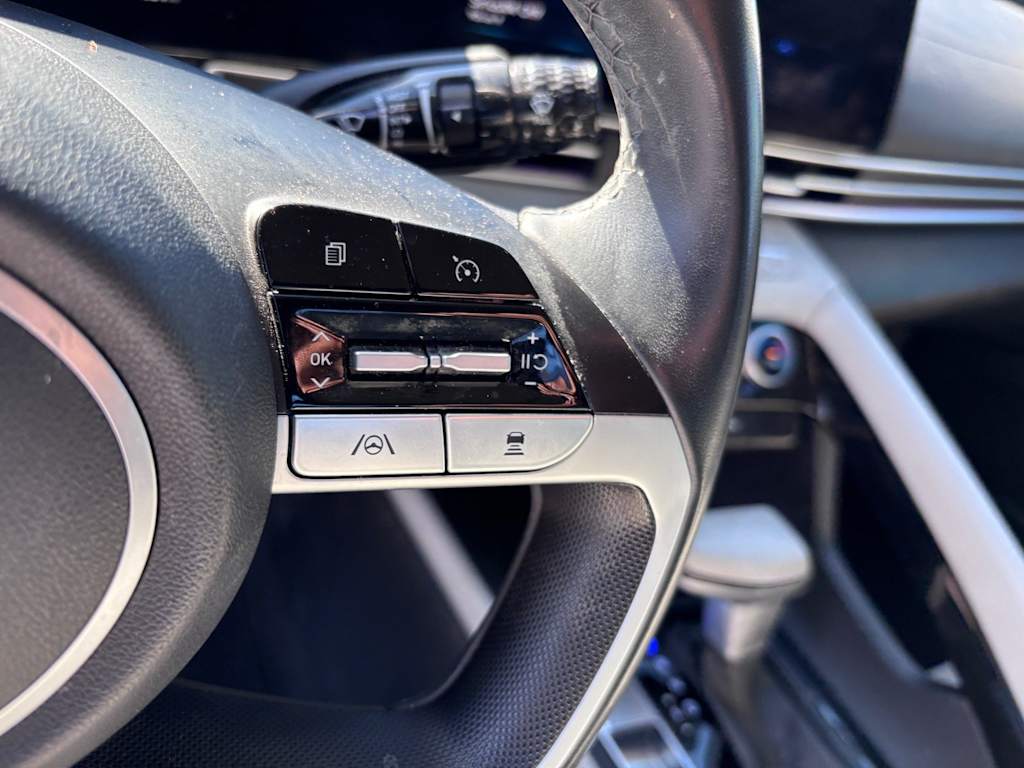 Thumbnail: 2022 Hyundai Elantra - 18