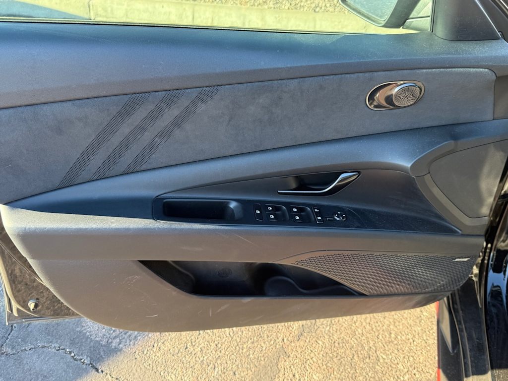 Thumbnail: 2023 Hyundai Elantra - 18