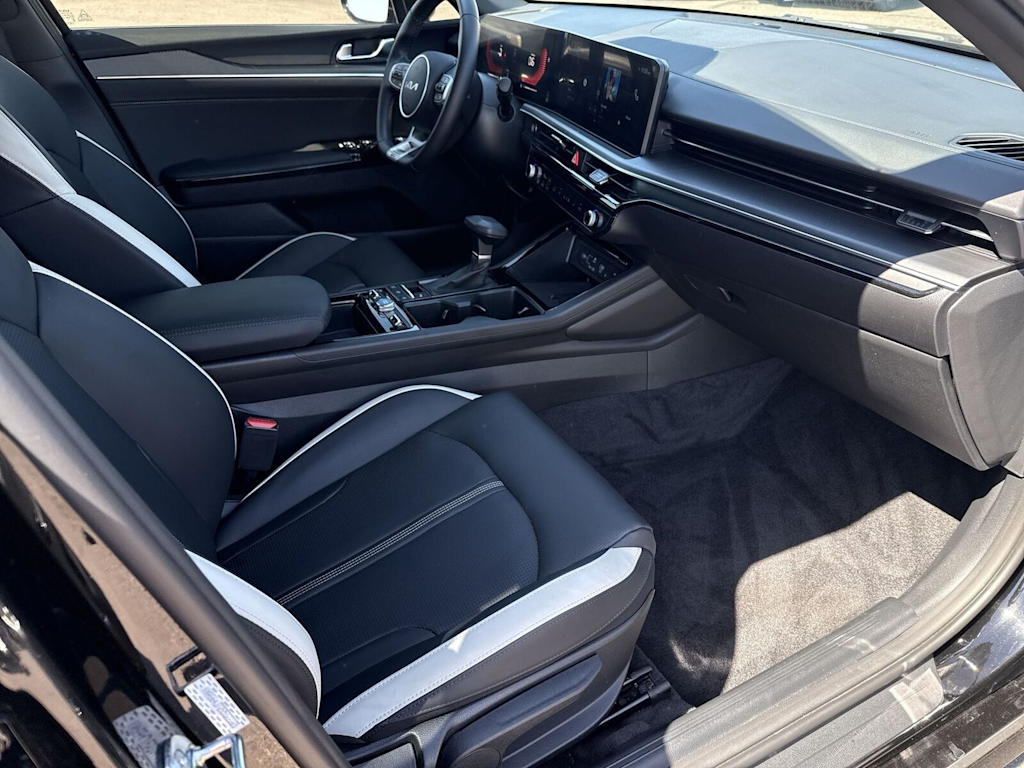 Thumbnail: 2025 Kia K5 - 10