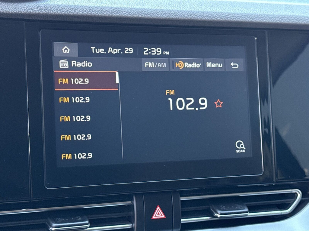 2020 Kia Niro LX 24