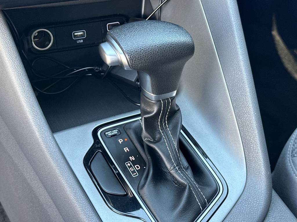 2020 Kia Niro LX 16