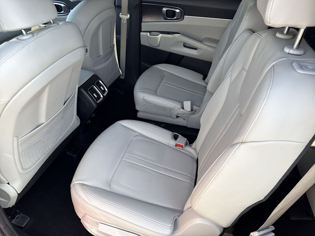 2023 Kia Sorento EX 11