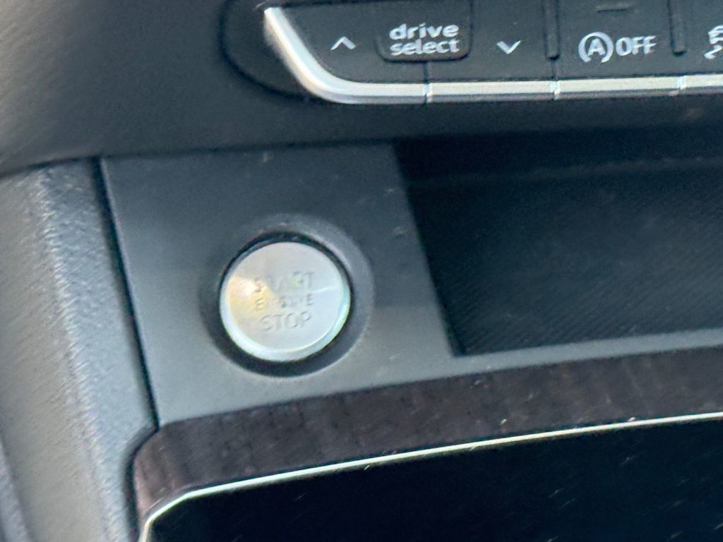 Thumbnail: 2021 Audi Q5 - 24