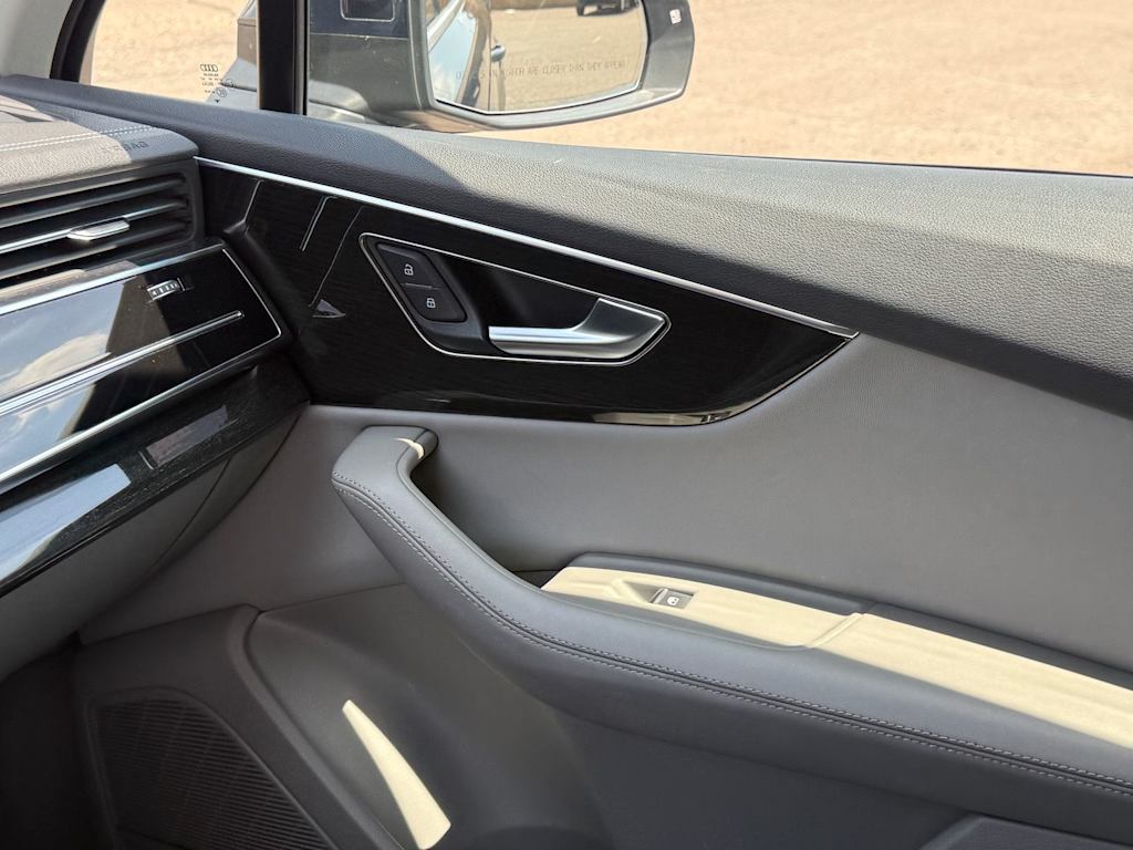 Thumbnail: 2024 Audi Q7 - 25