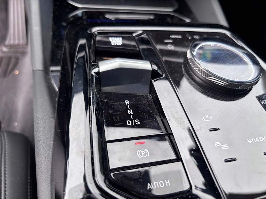 Thumbnail: 2025 BMW 5 Series - 24