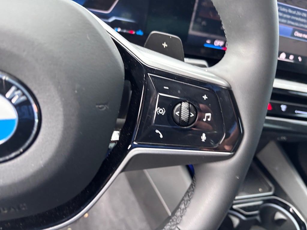 Thumbnail: 2025 BMW 5 Series - 21