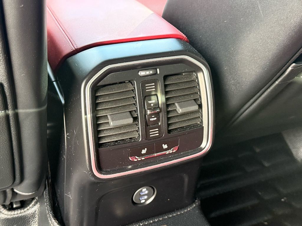 Thumbnail: 2020 Porsche Macan - 18
