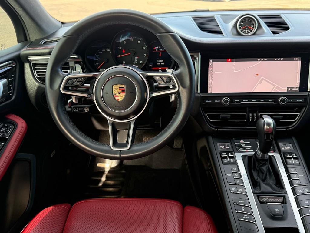 Thumbnail: 2020 Porsche Macan - 2
