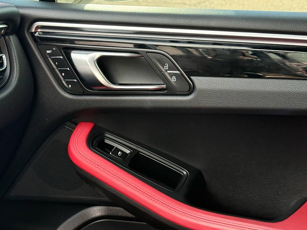 Thumbnail: 2020 Porsche Macan - 23