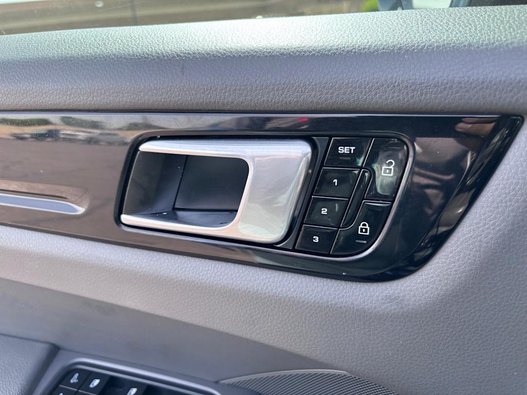 Thumbnail: 2020 Porsche Cayenne - 19