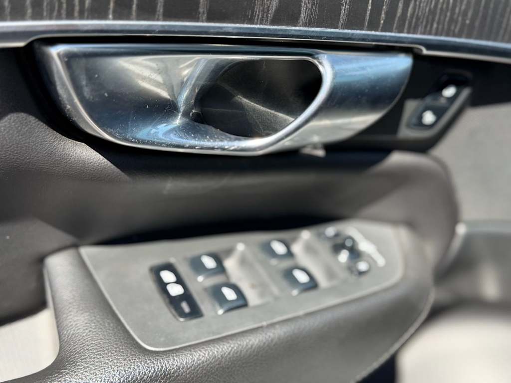 Thumbnail: 2020 Volvo XC90 - 20