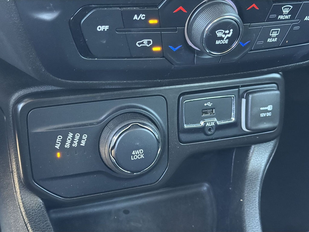 Thumbnail: 2023 Jeep Renegade - 28