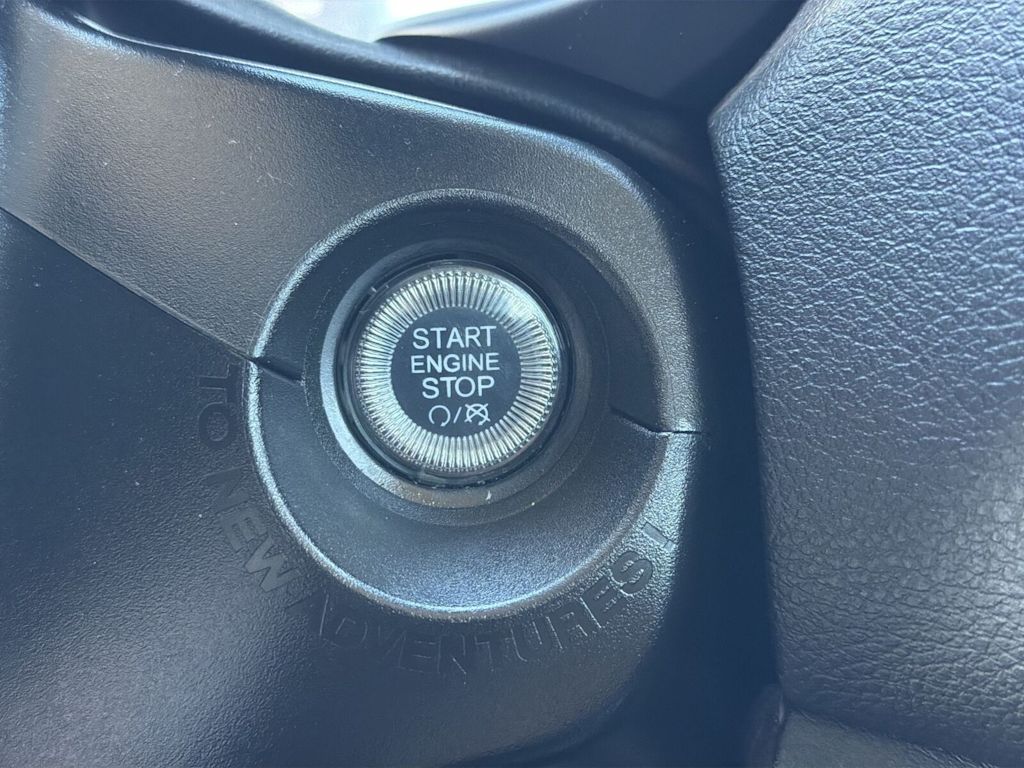 Thumbnail: 2023 Jeep Renegade - 30