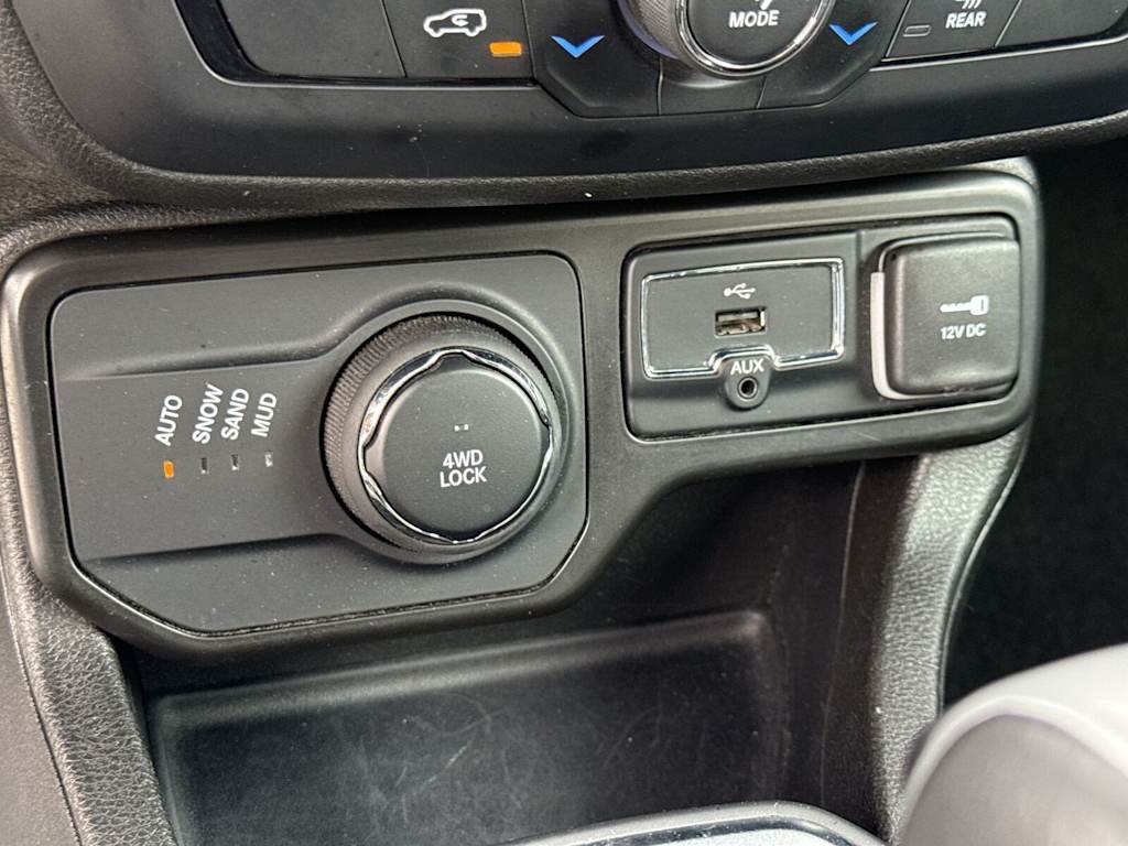 Thumbnail: 2023 Jeep Renegade - 29