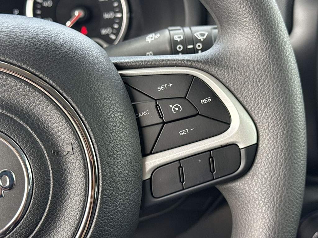 Thumbnail: 2023 Jeep Renegade - 33