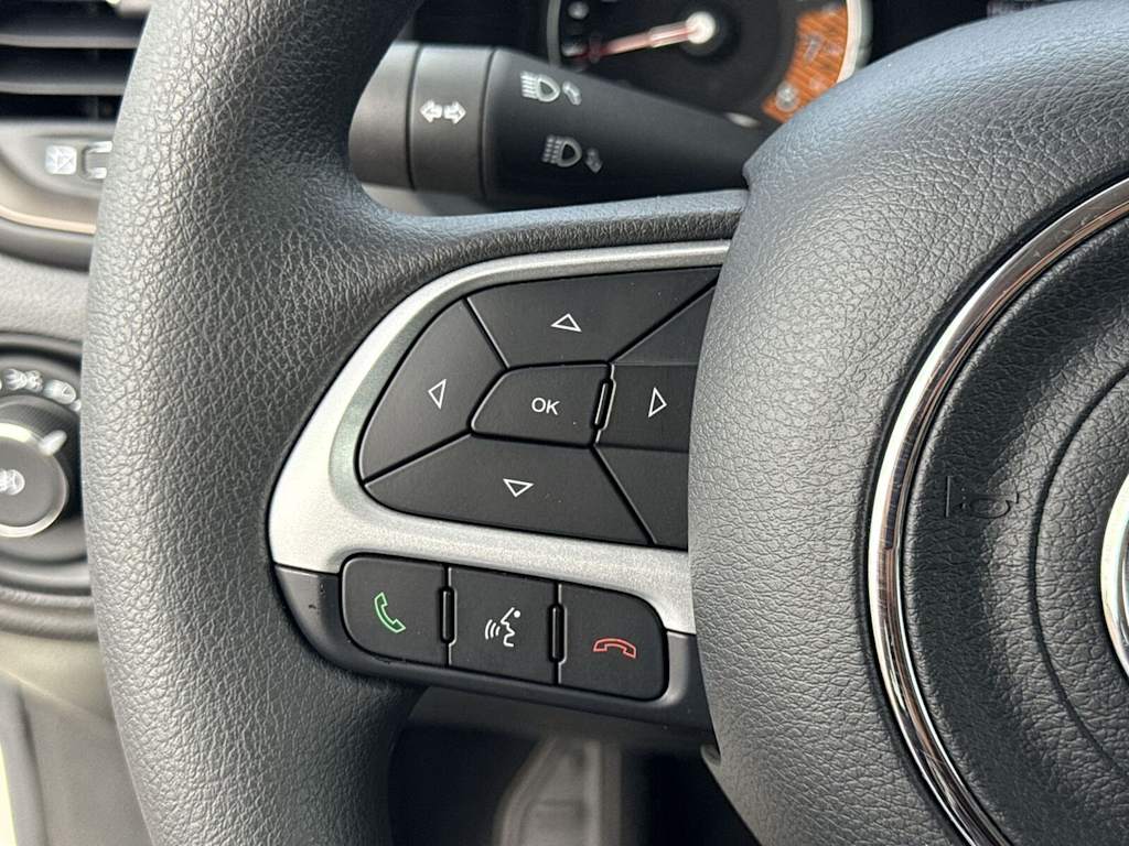 Thumbnail: 2023 Jeep Renegade - 32