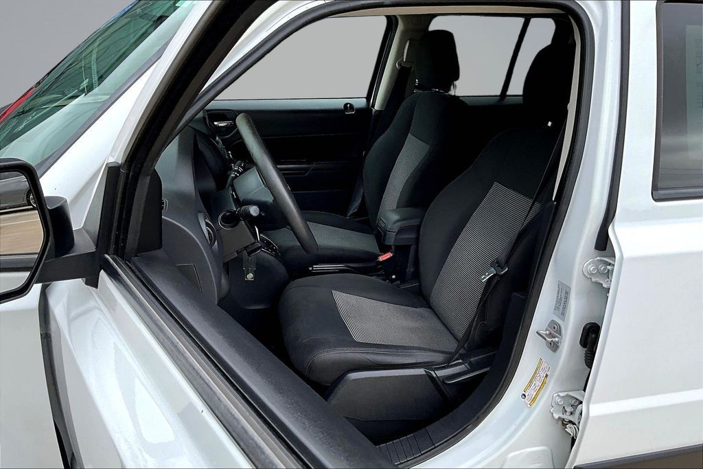 Thumbnail: 2015 Jeep Patriot - 11