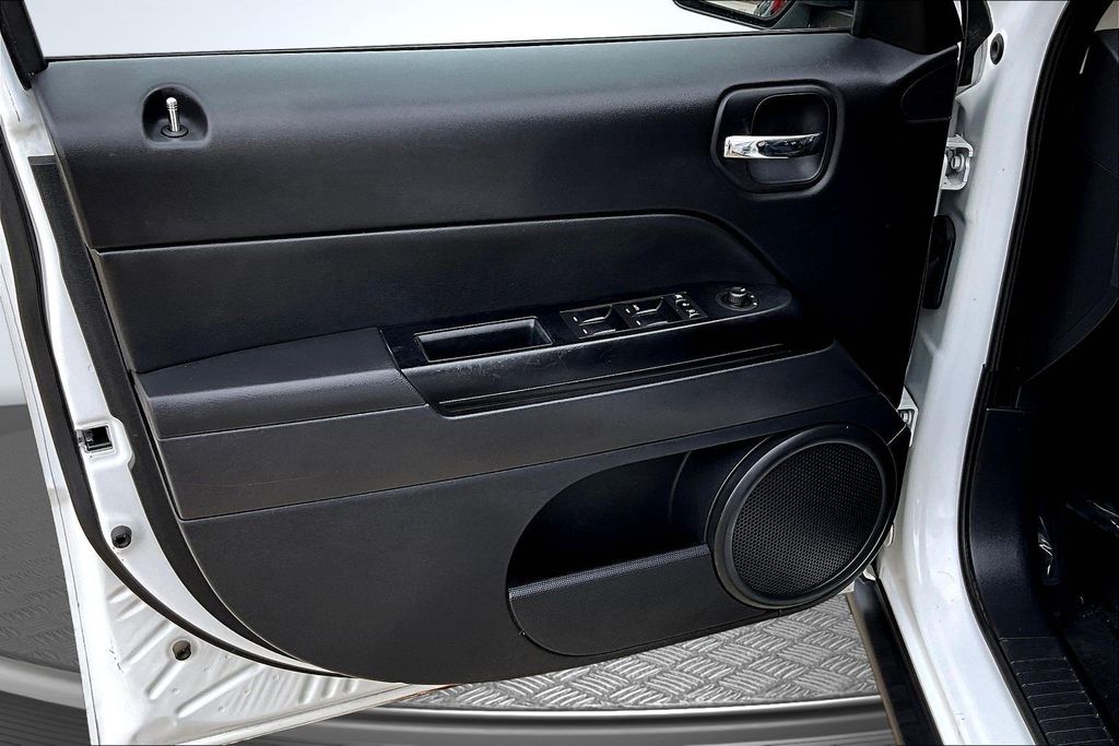 Thumbnail: 2015 Jeep Patriot - 24