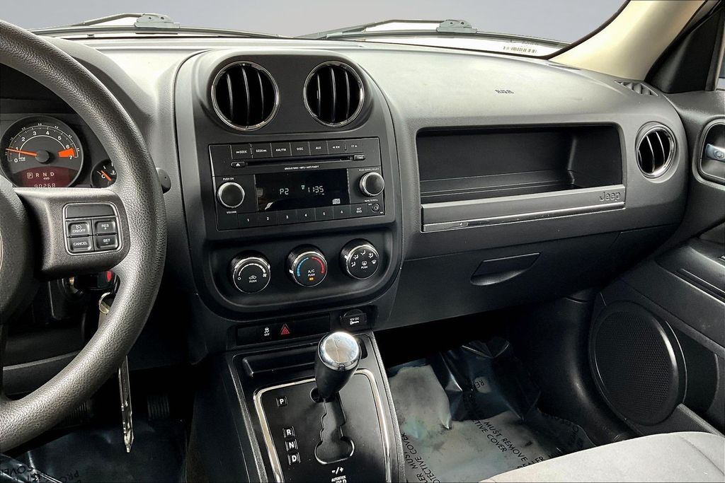 Thumbnail: 2015 Jeep Patriot - 9