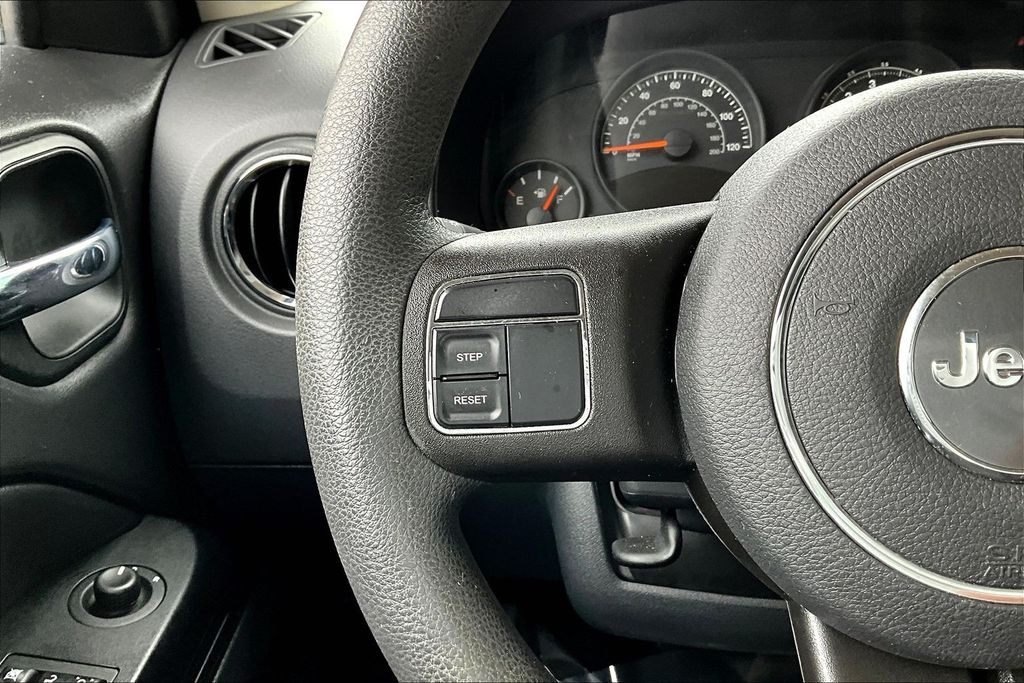 Thumbnail: 2015 Jeep Patriot - 26