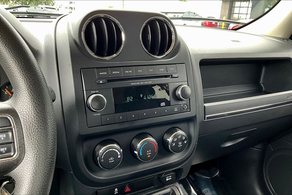 Thumbnail: 2015 Jeep Patriot - 15