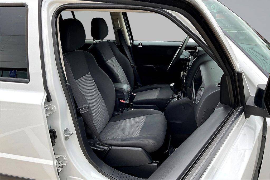 Thumbnail: 2015 Jeep Patriot - 10