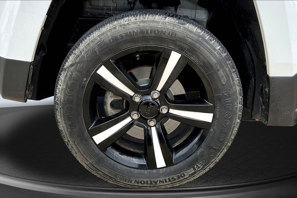 Thumbnail: 2015 Jeep Patriot - 7