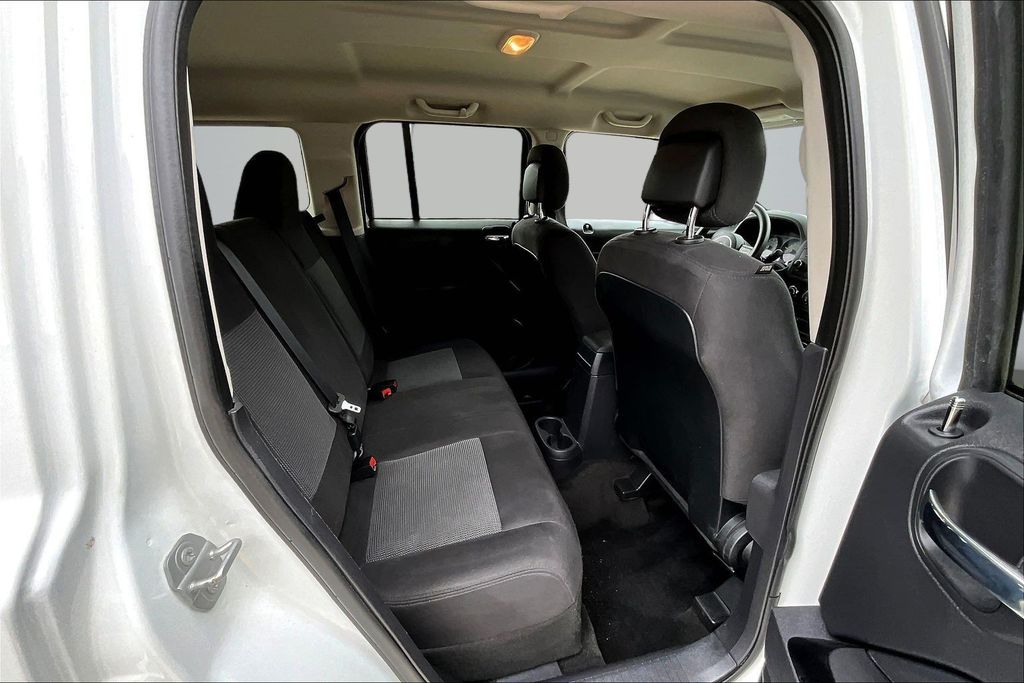 Thumbnail: 2015 Jeep Patriot - 30