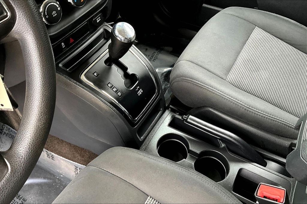 Thumbnail: 2015 Jeep Patriot - 16