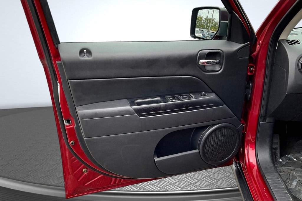 Thumbnail: 2016 Jeep Patriot - 22