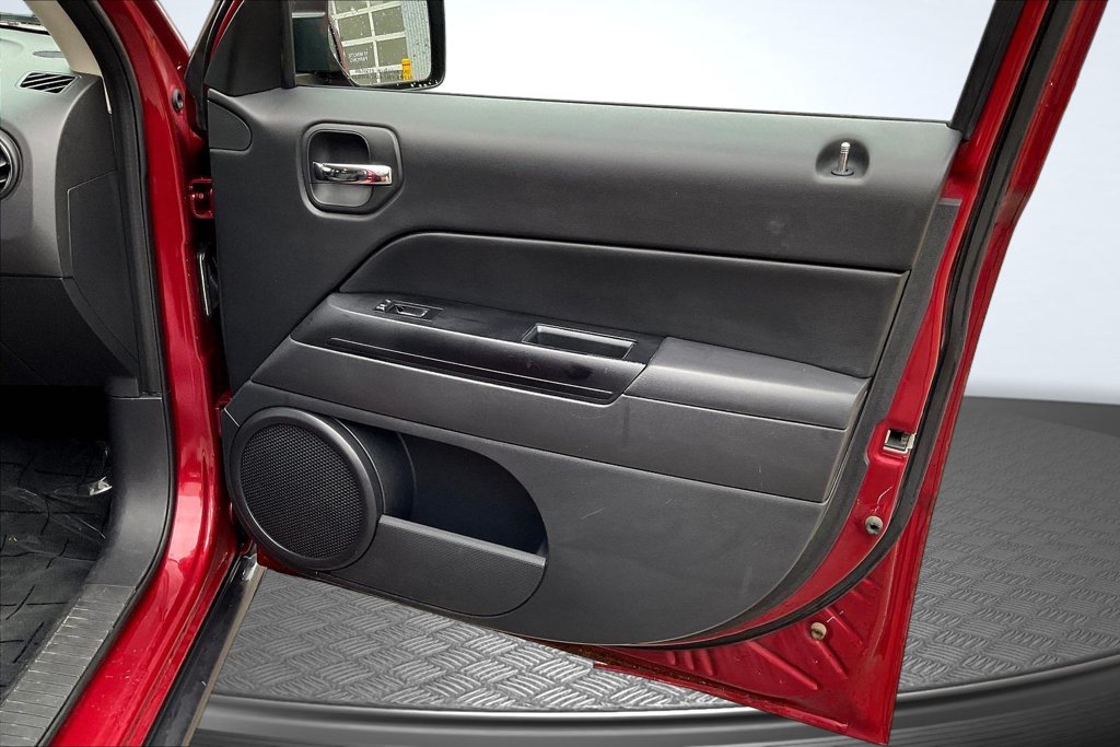 Thumbnail: 2016 Jeep Patriot - 23
