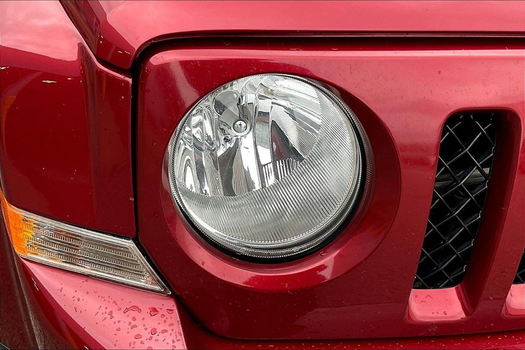 Thumbnail: 2016 Jeep Patriot - 32