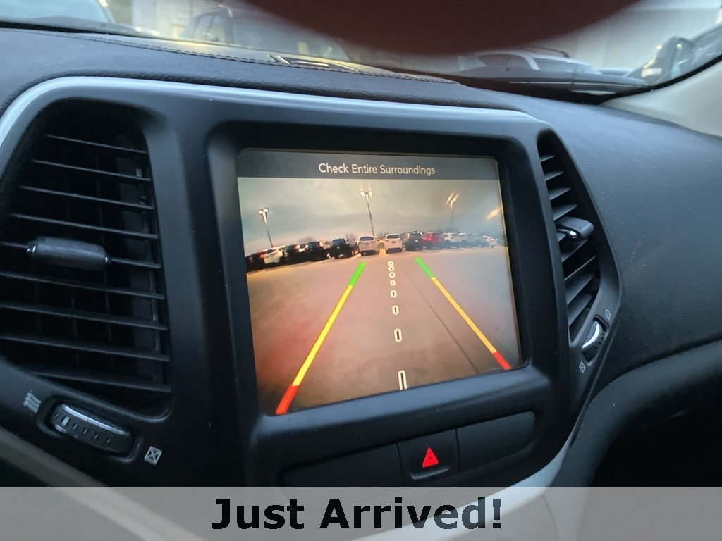 Thumbnail: 2016 Jeep Cherokee - 10