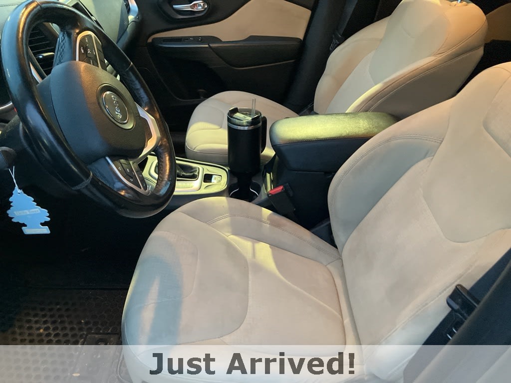 Thumbnail: 2016 Jeep Cherokee - 5