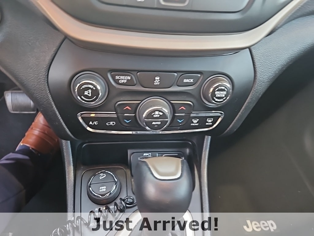 Thumbnail: 2017 Jeep Cherokee - 12