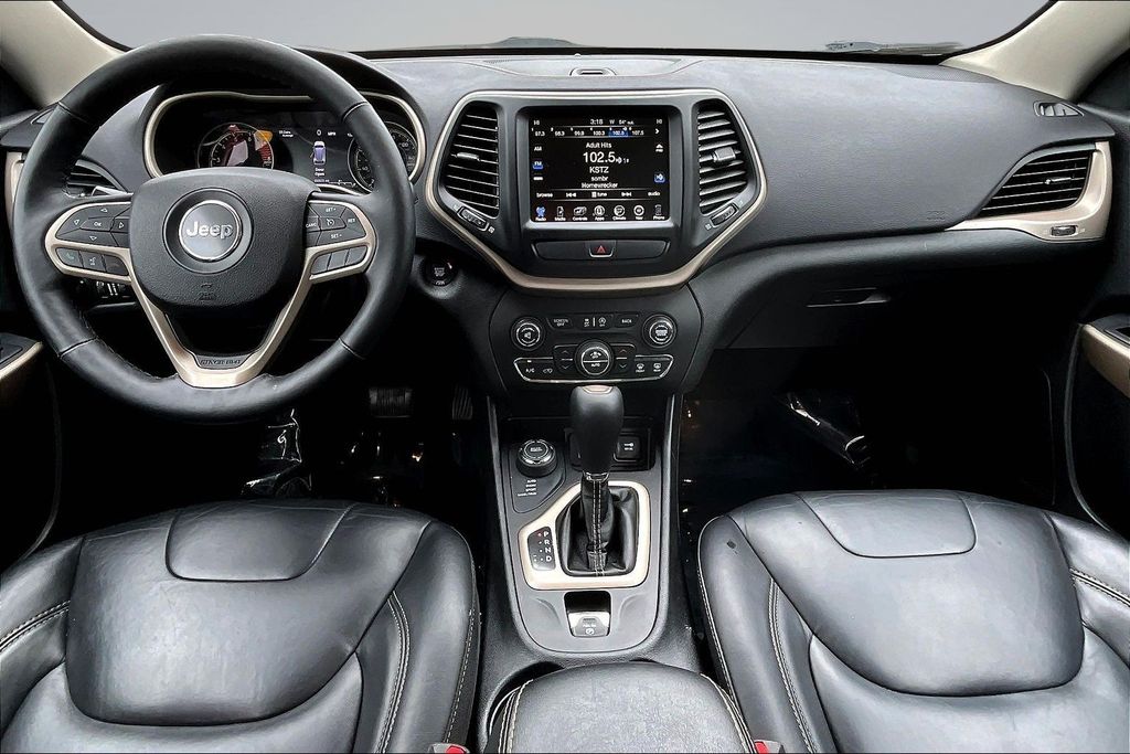 Thumbnail: 2017 Jeep Cherokee - 13