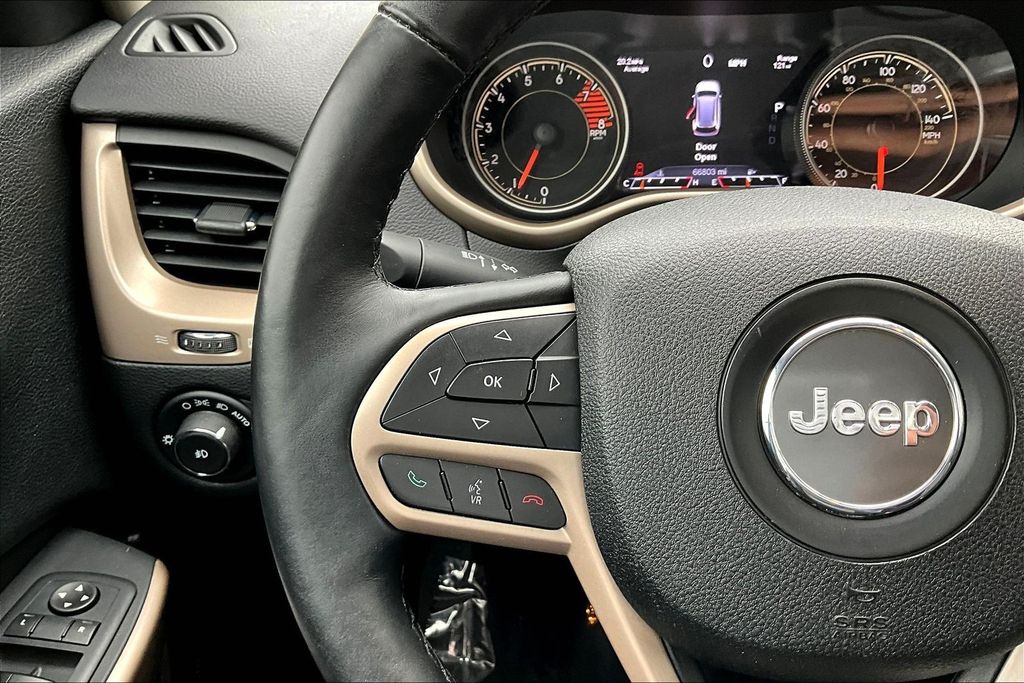Thumbnail: 2017 Jeep Cherokee - 26