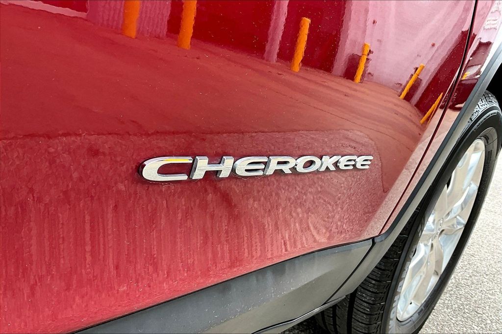 Thumbnail: 2017 Jeep Cherokee - 35