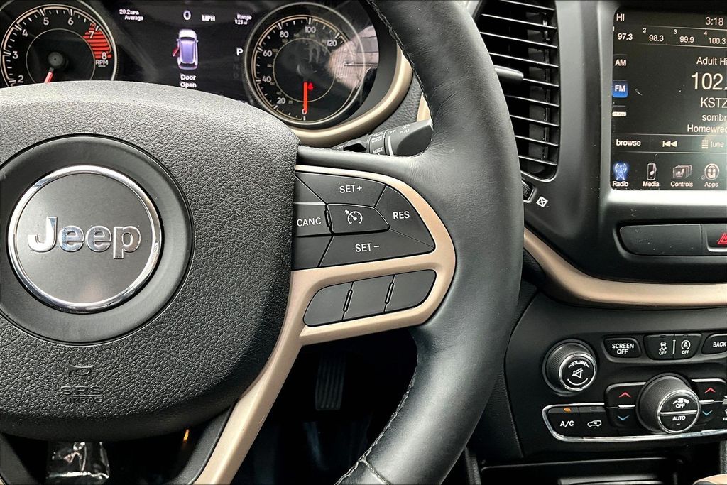 Thumbnail: 2017 Jeep Cherokee - 27